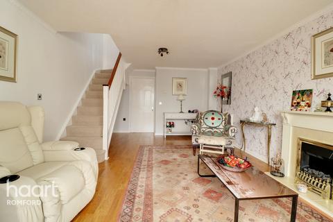 3 Bancroft Chase, Hornchurch, RM12 4DP