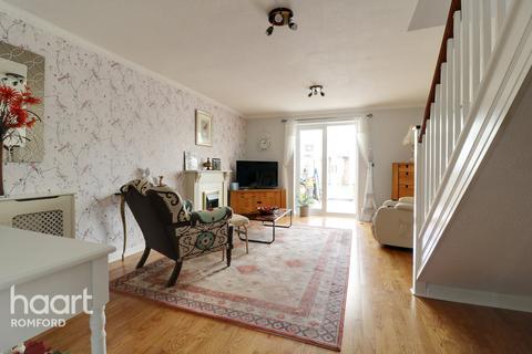 3 Bancroft Chase, Hornchurch, RM12 4DP