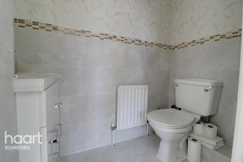 3 Bancroft Chase, Hornchurch, RM12 4DP