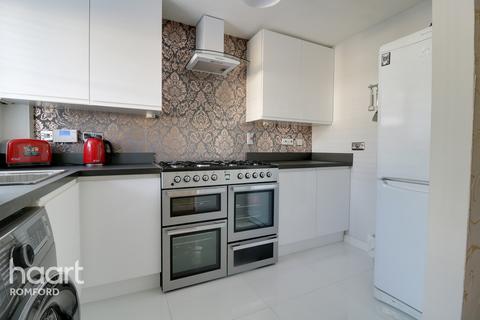 3 Bancroft Chase, Hornchurch, RM12 4DP