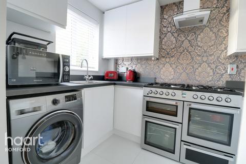 3 Bancroft Chase, Hornchurch, RM12 4DP