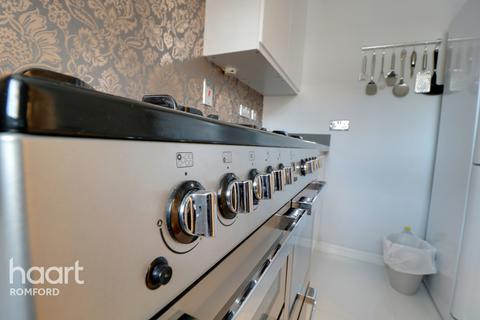 3 Bancroft Chase, Hornchurch, RM12 4DP