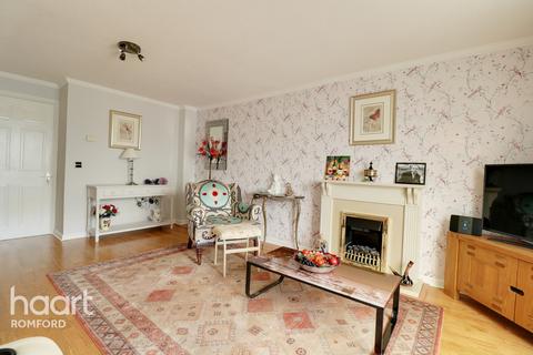 3 Bancroft Chase, Hornchurch, RM12 4DP