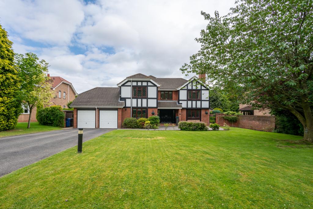 Middle Drive, Darras Hall, Ponteland, Newcastle upon Tyne, NE20 4 bed detached house £825,000