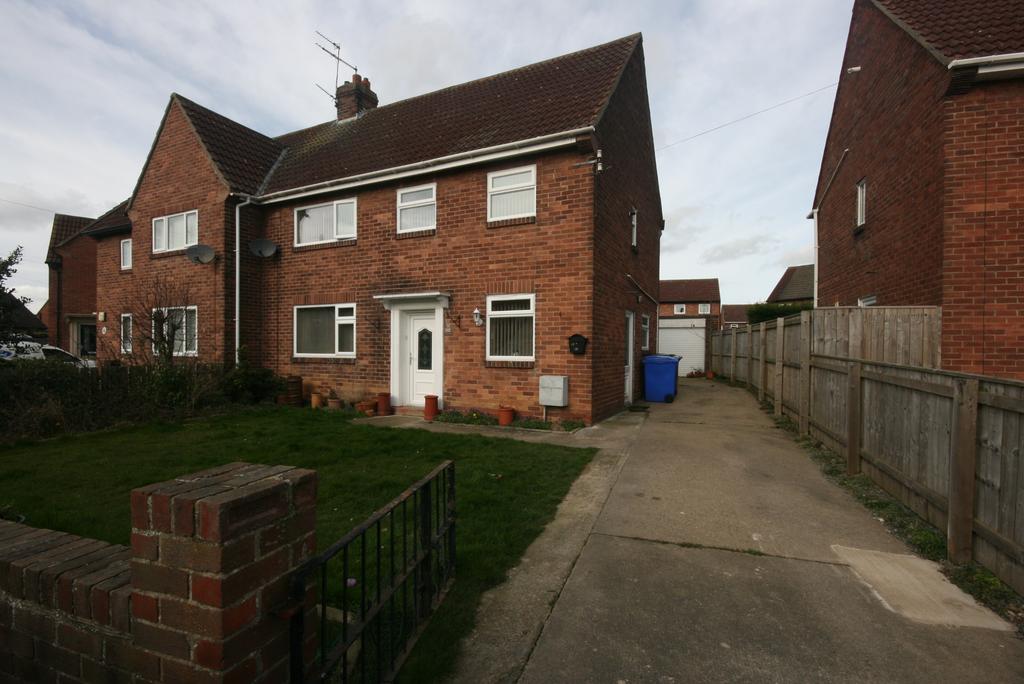 Kirkley Drive, Ponteland, Newcastle... 3 bed semidetached house £230,000