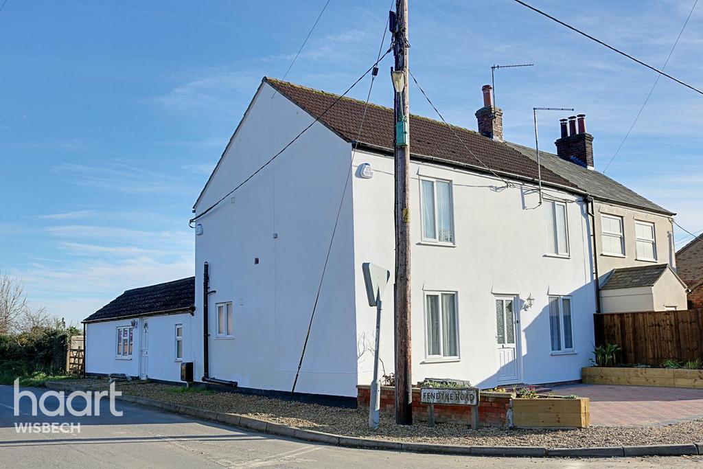 Hollycroft Road, Wisbech 3 bed semidetached house £220,000