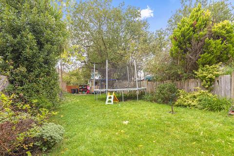 31 Howden Road, London, SE25 4AS