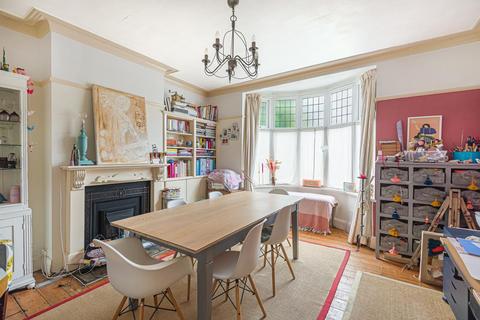 31 Howden Road, London, SE25 4AS