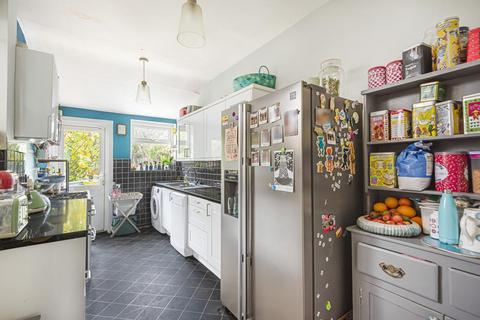 31 Howden Road, London, SE25 4AS