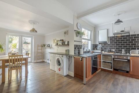 19 Lewis Gardens, London, N2 9AN