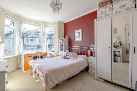 19 Lewis Gardens, London, N2 9AN