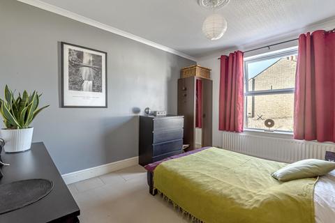 19 Lewis Gardens, London, N2 9AN
