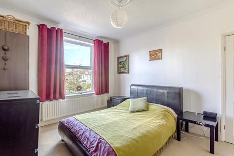 19 Lewis Gardens, London, N2 9AN