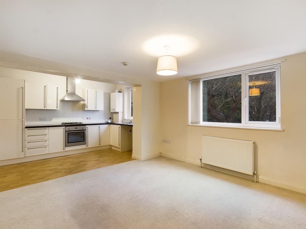 Marine Lodge, St. Andrews Road, Paignton 1 bed flat £700 pcm (£162 pw)