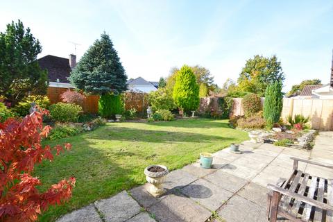 53 Chander Close, Ferndown, BH22 8DW