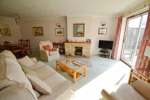53 Chander Close, Ferndown, BH22 8DW