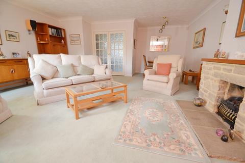 53 Chander Close, Ferndown, BH22 8DW