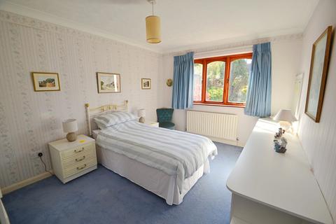 53 Chander Close, Ferndown, BH22 8DW