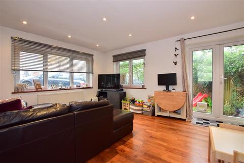 2a Danbury Way, Woodford Green, IG8 7EZ