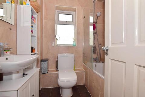 2a Danbury Way, Woodford Green, IG8 7EZ