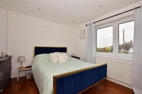 2a Danbury Way, Woodford Green, IG8 7EZ