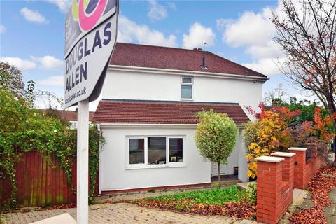 2a Danbury Way, Woodford Green, IG8 7EZ