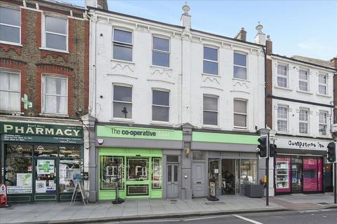 2 bedroom flat to rent, East Hill, Wandsworth, London, SW18