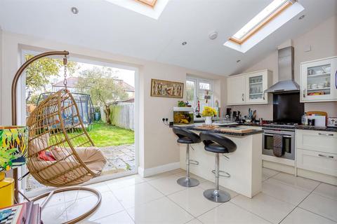 107 Sandringham Road, Worcester Park, KT4 8UH