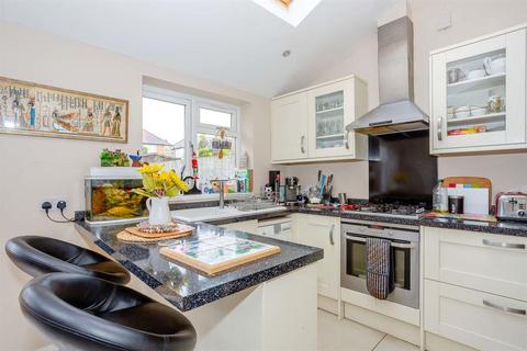 107 Sandringham Road, Worcester Park, KT4 8UH