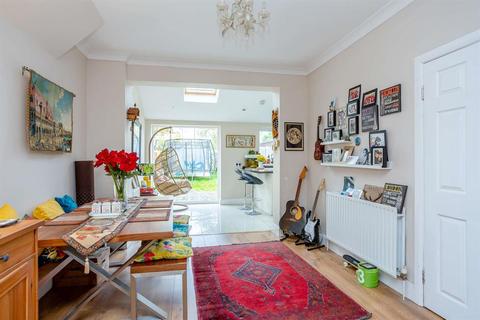 107 Sandringham Road, Worcester Park, KT4 8UH