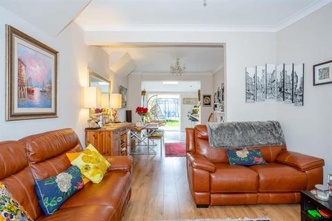 107 Sandringham Road, Worcester Park, KT4 8UH