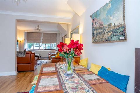 107 Sandringham Road, Worcester Park, KT4 8UH