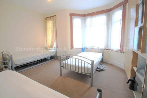 385 Strone Road, London, E12 6TW