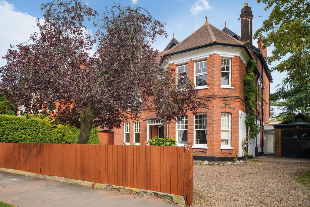 Wolsey Road, East Molesey, Surrey, KT8 1 bed £275,000