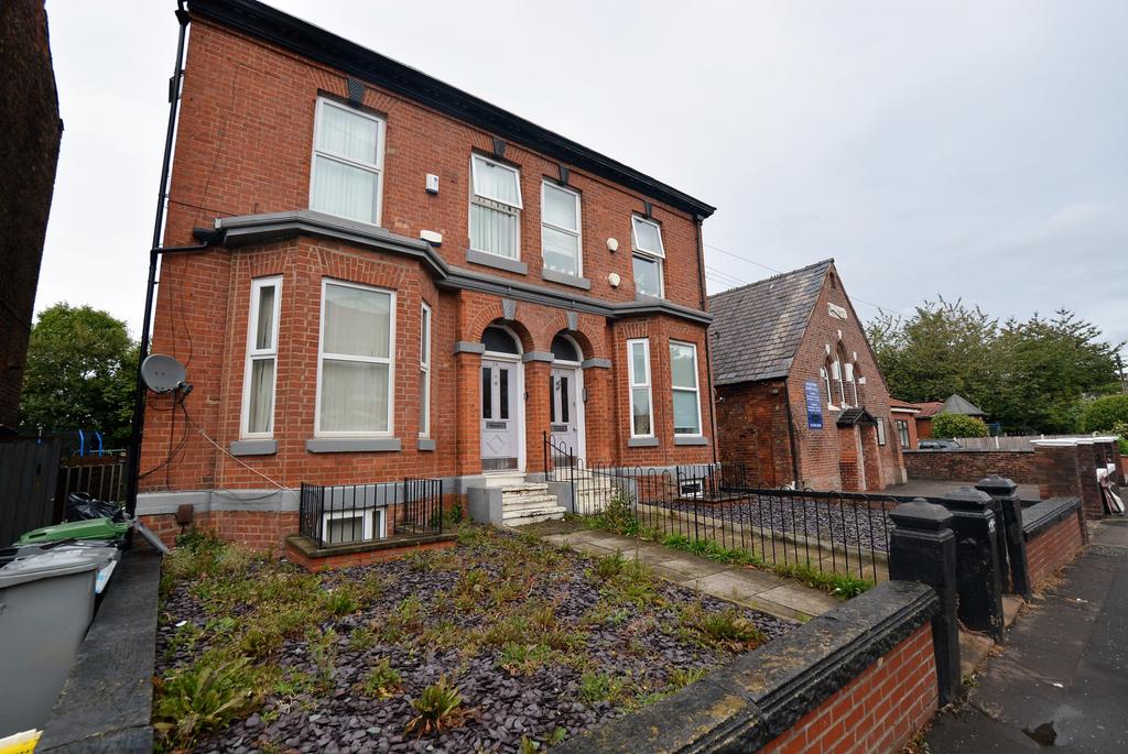 Derbyshire Lane, Stretford, M32 4 bed semidetached house £400,000