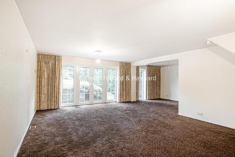 2 Sheridan Crescent, Chislehurst, BR7 5RZ
