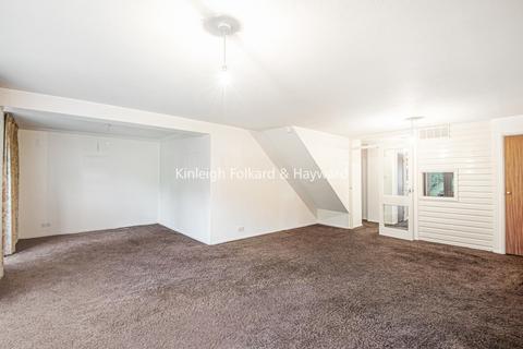 2 Sheridan Crescent, Chislehurst, BR7 5RZ