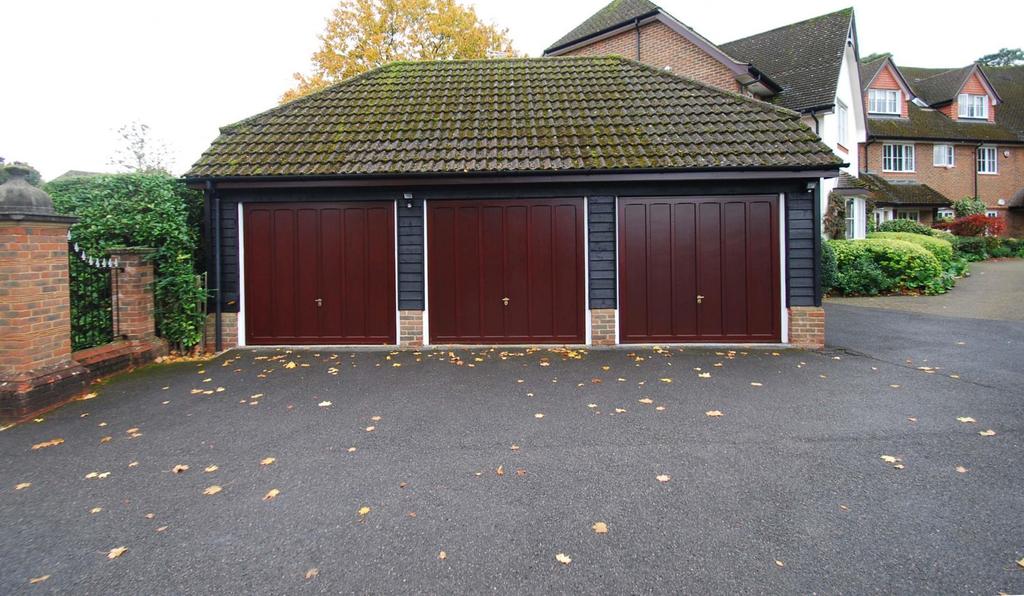 Garaging block