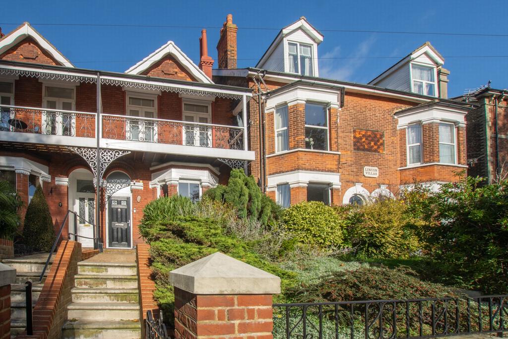 Barton Road, Dover, CT16 4 bed semidetached house £285,000