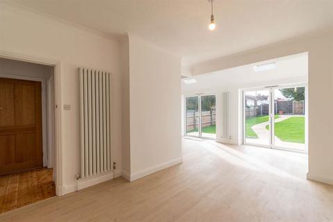 107 Green Lane, Chislehurst, BR7 6AT