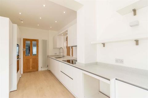 107 Green Lane, Chislehurst, BR7 6AT