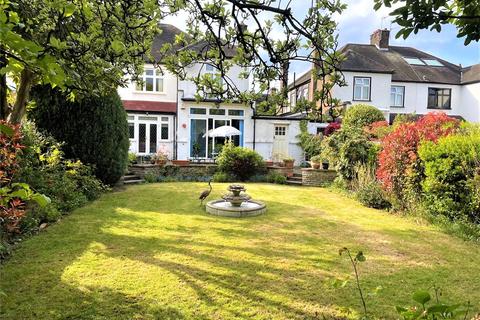 8 Tudor Way, London, W3 9AG