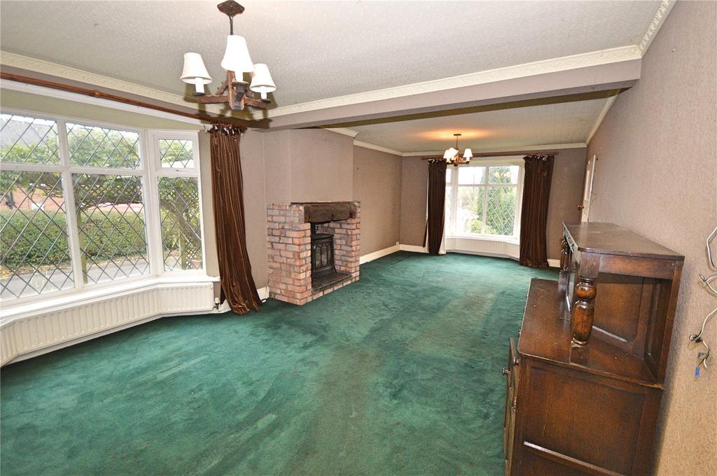 Barnfields, Newtown, Powys, SY16 3 bed detached house £315,000