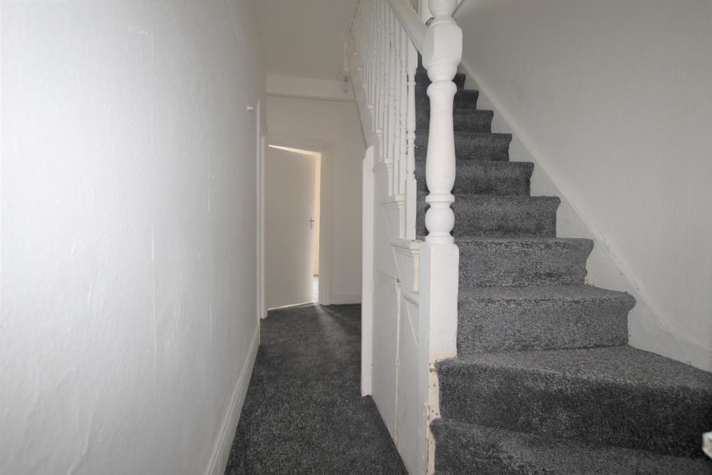 St. Marks Road, EN1 Stunning Newly Refurbished Three Bedroom