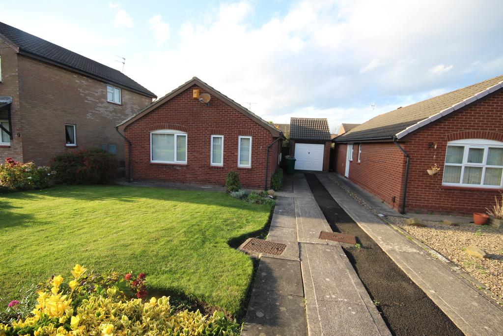 Thornbury Drive, Red House Farm... 3 bed detached bungalow £270,000