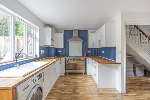8 Lords Close, London, SE21 8JH