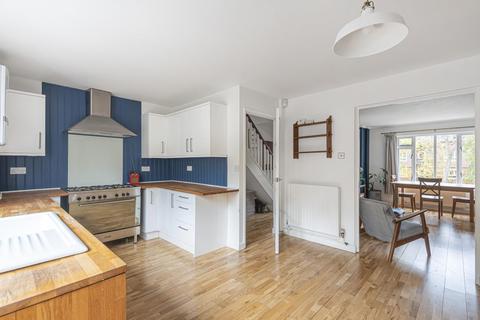 8 Lords Close, London, SE21 8JH