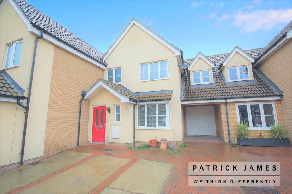 Williamsburg Avenue, Harwich, CO12 3 bed terraced house £215,000