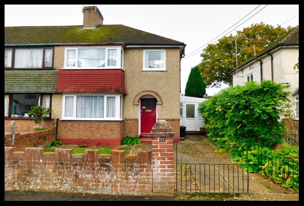 Ewell Way, Totton, Southampton SO40 3 bed end of terrace house £240,000