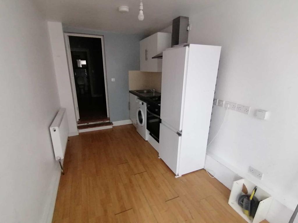 Nelson Road, Reading 1 bed flat £500 pcm (£115 pw)